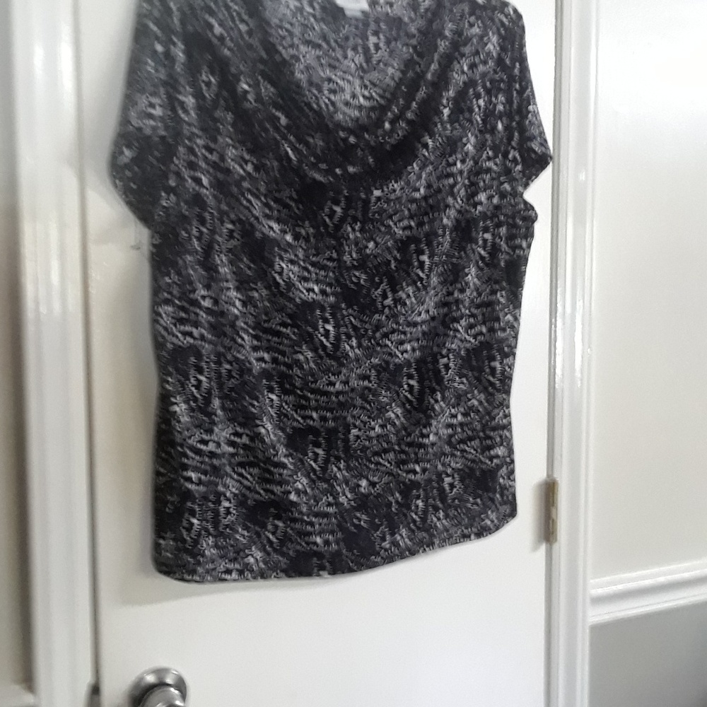 Short sleeve white and black blouse with cowl neck